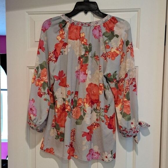 Fig & Flower Boho Top Womens Size M Floral Shirt Blouse Mother of Pearl Buttons - Picture 2 of 14